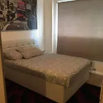 1 Bed Apt Near Canary Wharf London City Centre