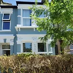 Sunny Ensuite Room And Annex Near Tottenham Stadium