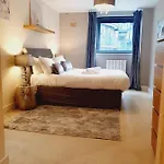 Canary Wharf, E14 9Ne
