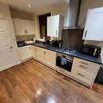 Great Apartment Next To Tooting Bec Tube Station!