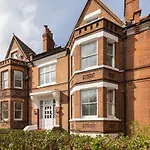 Great Location Service And Stay Double Ensuite Room With Shared Kitchen- 5Mins Walk From Tufnell Park