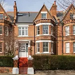 Great Location Service And Stay Double Ensuite Room With Shared Kitchen- 5Mins Walk From Tufnell Park