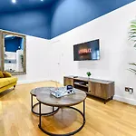 Spacious Contemporary 2 Bed Flat, Central London