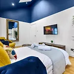 Spacious Contemporary 2 Bed Flat, Central London