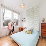 Bright & Spacious Two Double Bedroom Apartment Close To Station