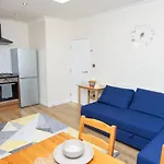 Evergreen Apartments-Flat 5, London