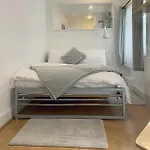 Beautiful 2 Bedroom House In Fulham.