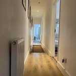Beautiful 2 Bedroom House In Fulham.