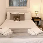 Charming Hyde Park 2Bedroom Flat