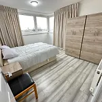 Nice 3 Bedroom Bayswater