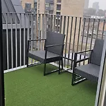 A Spacious Double Room In Bromley-By-Bow