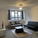 Spacious 2 Bed Dulwich Flat Green Views