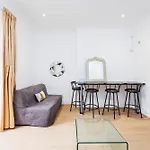 Mansion House With Spacious Apartments Close To Excel London And Canarywharf