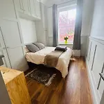Stunning Holland Park- Sleeps 6