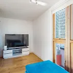 Stylish 2Bed Penthouse With Private Roof Top Terrace In Canary Wharf