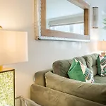 Stunning 2Bedroom Apartment With Harrods At Your Doorstep London