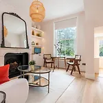 Elegant Flat Near Notting Hill By Underthedoormat