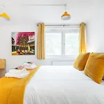 Perfect Location 2Bed 2Bath Apt Central London
