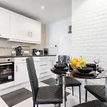 Perfect Location 2Bed 2Bath Apt Central London