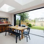 Veeve - The Wimbledon Retreat