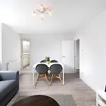 Charming Apartment In The Pleydell Estate