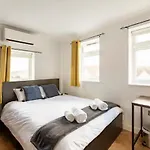 Stunning 2 Bedrooms, 2 Bathrooms Flat.