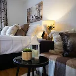 Charming Garden London Hideaway!