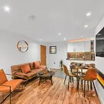 E15Stratford 3Bed 2Bath Plus Parking