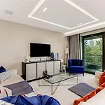 5 Million Pound Super Luxury Large Duplex Penthouse Sleeps 8