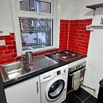 Charming Flat In Wimbledon