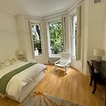 Exceptionally Large Newly-Refurbished 1-Bed Flat In Hither Green