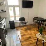 Short Stays At Barking Road