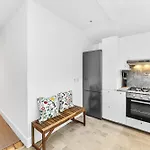 Groves 4 Bedroom, Shepherds Bush