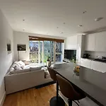 Bright Modern Flat With Canal View