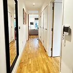 Bright Modern Flat With Canal View