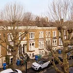 10 Mins Walk To The Oval, The Kennington Retreat