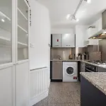 Stylish And Modern Apartments In Vibrant Soho Unbeatable Location Wdg
