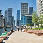 Luxurious Modern Canary Wharf Apt - London Views