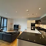 Stylish 2Bd Near Notting Hill
