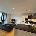 Stylish 2Bd Near Notting Hill