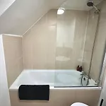 Fulham Tranquil 2Bd King Bed Home With Parking & Gdn