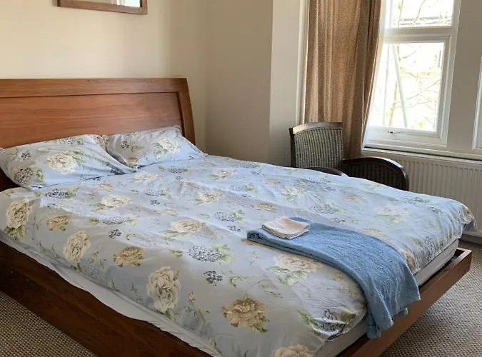 Sunny Ensuite Room And Annex Near Tottenham Stadium