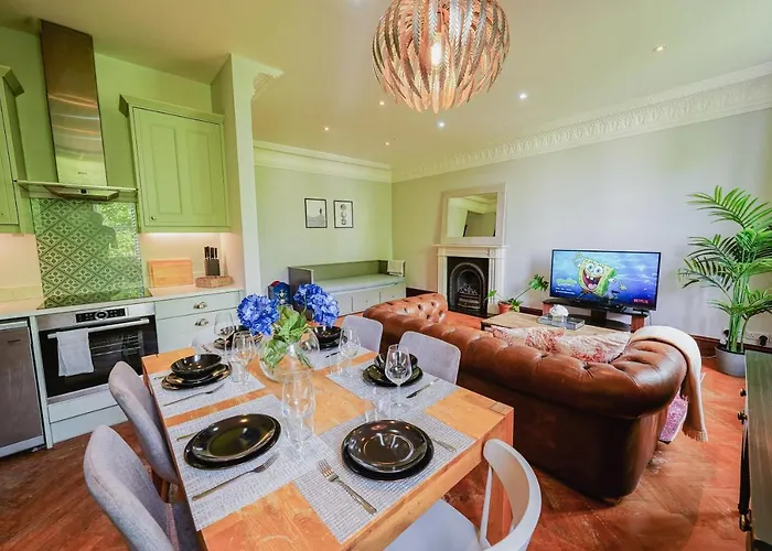 Classic Paddington 2-Bedroom Apartment