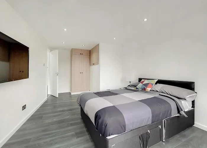 Lovely 4 Bed Apartment Perfect For Families!