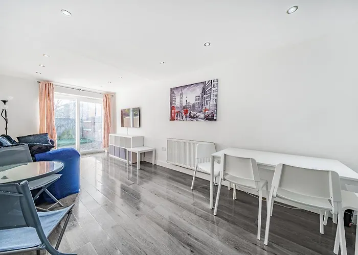 Entire House - Three Bed House In Peckham