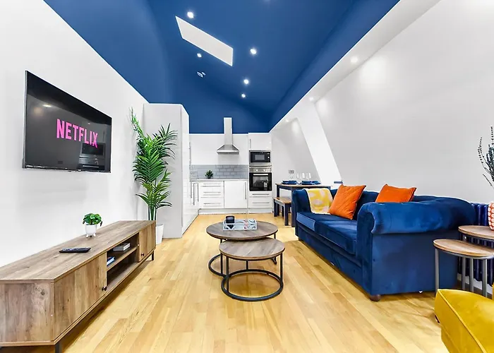Spacious Contemporary 2 Bed Flat, Central London