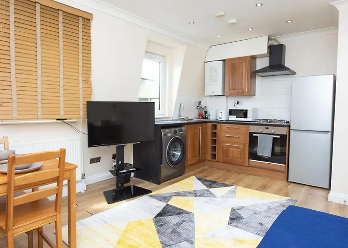 Evergreen Apartments-Flat 5, London