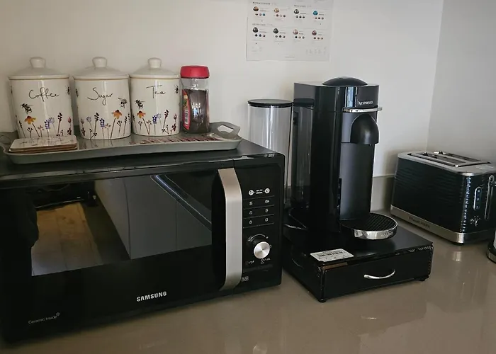 A Spacious Double Room In Bromley-By-Bow