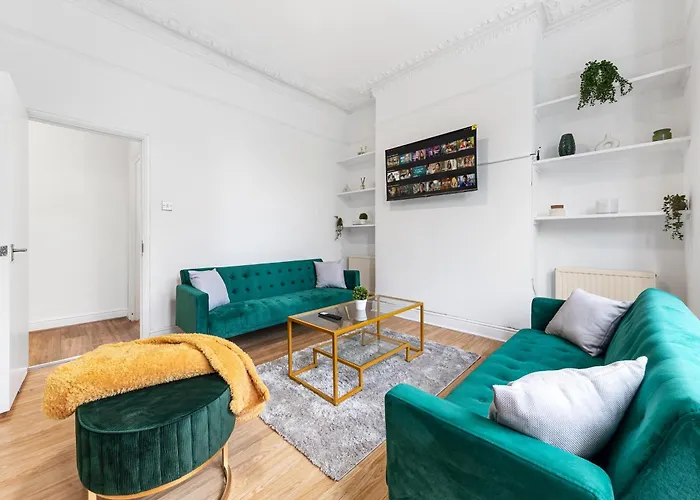 Brixton Retreat Cozy 2-Bedroom Living Space