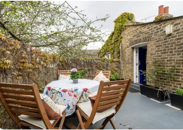 Stylish Room With Private Bath & Terrace In Super Central Clapham Junction Minutes From Victoria, Waterloo